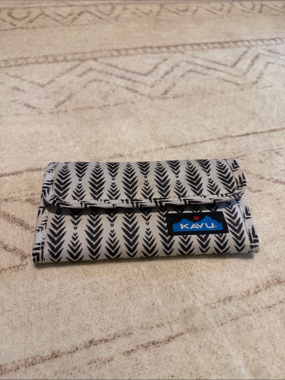 Kavu Black and White Chevron-Style Phone Pouch